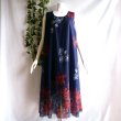 画像12: 新品 9524 ML 大きな花柄 シフォン ワンピース 春 夏 紺系 タッセルリボン レディース ノースリーブ マキシ 美しい透け感 上質 (12)