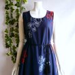 画像6: 新品 9524 ML 大きな花柄 シフォン ワンピース 春 夏 紺系 タッセルリボン レディース ノースリーブ マキシ 美しい透け感 上質 (6)