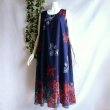 画像9: 新品 9524 ML 大きな花柄 シフォン ワンピース 春 夏 紺系 タッセルリボン レディース ノースリーブ マキシ 美しい透け感 上質 (9)