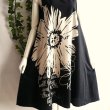 画像4: 新品 9534 ML 大きな花柄 英字 リネン風 綿100％ ワンピース 春 夏 黒系 レディース インド製 ナチュラル コットン (4)