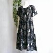 画像6: 新品 9652 ML ひんやり レーヨン100％ ワンピース 春 夏 黒系 大きな 和風 花柄 シャーリング レディース 半袖 インド製 (6)