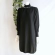 画像3: 新品 9884 ML パール付き フリル ハイネック ニット チュニック ワンピース 黒系 秋 冬 レディース コクーン 上品 50代 60代 70代 (3)