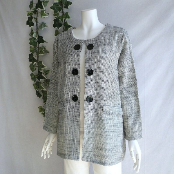 画像11: 新品 9892 LL ツイード調 薄手 ロング ジャケット グレー系 秋 冬 レディース ノーカラー 大きな飾りボタン ラメ入 上品 50代 60代 70代 (11)