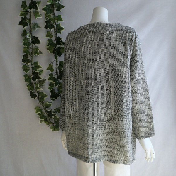 画像4: 新品 9892 LL ツイード調 薄手 ロング ジャケット グレー系 秋 冬 レディース ノーカラー 大きな飾りボタン ラメ入 上品 50代 60代 70代 (4)
