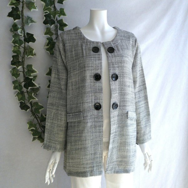 画像10: 新品 9892 LL ツイード調 薄手 ロング ジャケット グレー系 秋 冬 レディース ノーカラー 大きな飾りボタン ラメ入 上品 50代 60代 70代 (10)