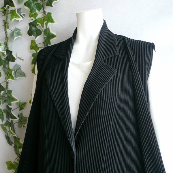 画像2: 新品 9896 L アンサンブル風 プリーツ ロング ジレ 黒 春 夏 秋 冬 レディース テーラード 羽織り 高級 上質 上品 50代 60代 70代 (2)