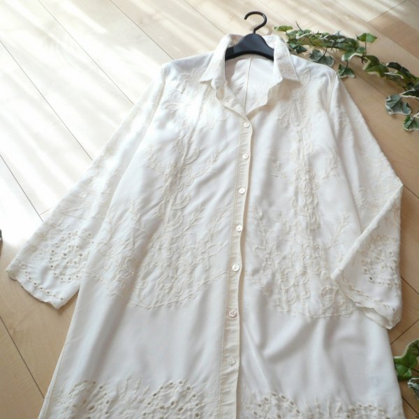 画像7: 新品 9904 ML 大きな花刺繍 ロングシャツ 白系 秋 レディース 綿混 カットワーク刺繍 シャツ チュニック ワンピース 50代 60代 70代 (7)