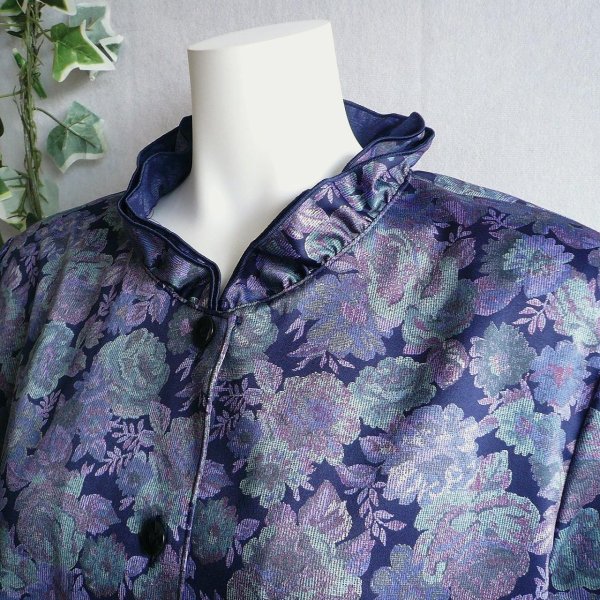 画像11: 新品 9910 M 二重フリル襟 京都染 日本素材 ブラウス ジャケット 紺系玉虫色 レディース 和風 花柄 中国縫製 高級感 上質 50代 60代 70代 (11)