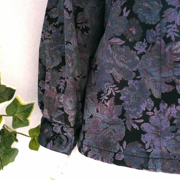 画像8: 新品 9912 M 二重フリル襟 京都染 日本素材 ブラウス ジャケット 黒系玉虫色 レディース 和風 花柄 中国縫製 高級感 上質 50代 60代 70代 (8)