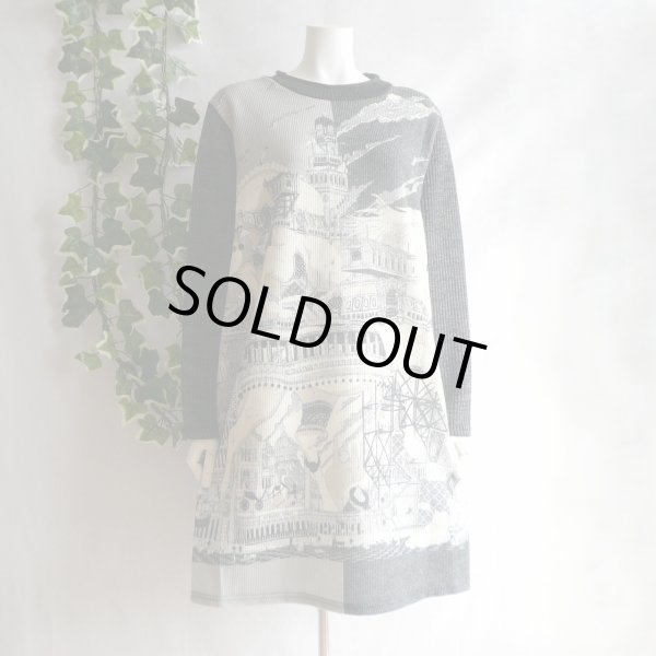 画像6: 新品 9952 ML ヨーロッパ絵画風絵柄 ニット チュニック ワンピース 黒系 秋 冬 ロールネック レディース 異素材切替 50代 60代 70代 (6)