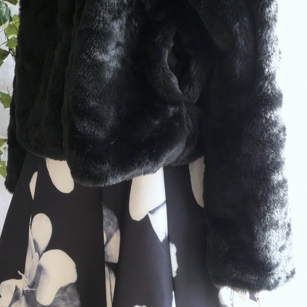 画像3: 新品 9973 ML 上質 フェイクファー ショートコート 黒 秋冬 レディース エレガント フォーマル 高級感 上品 (3)